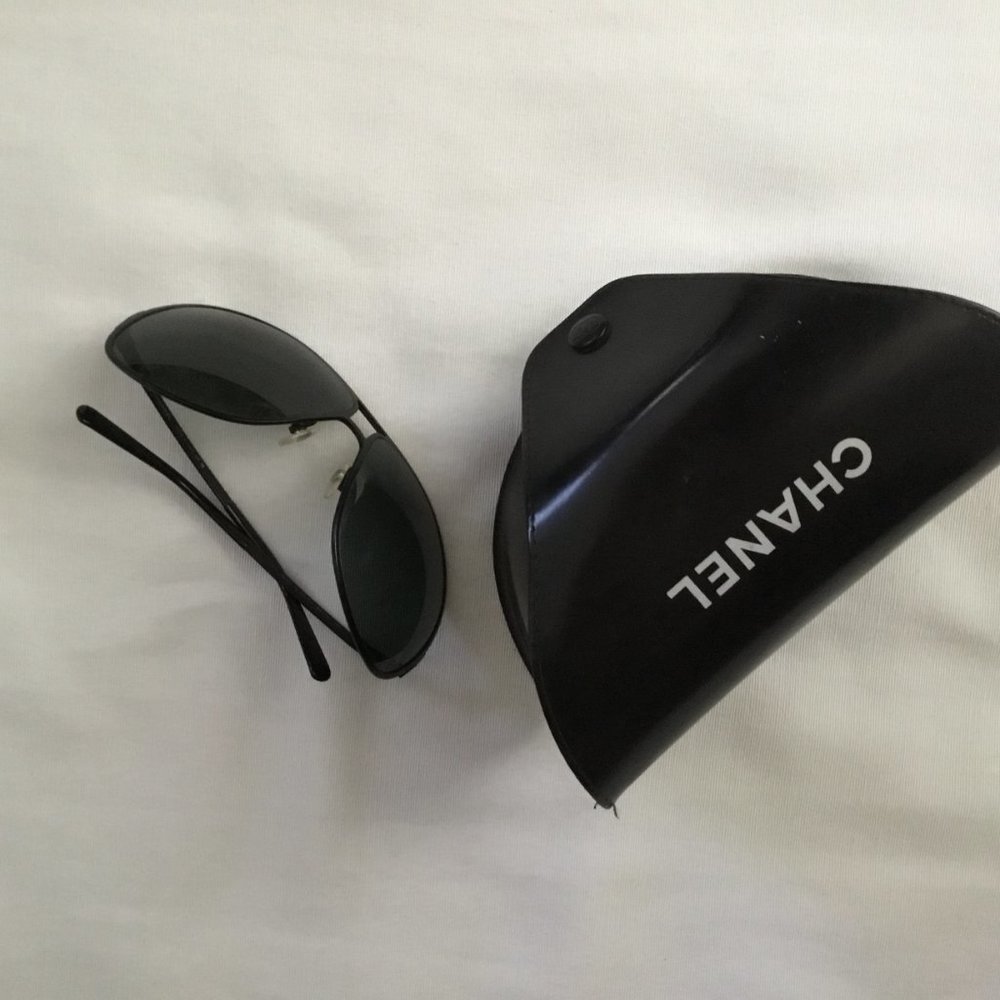 CHANEL Oversize Aviator Sunglasses - Picture 3 of 6